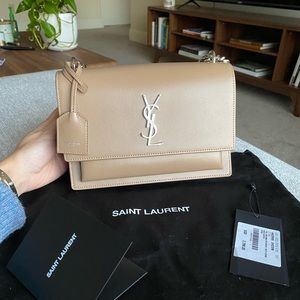 ♥️ SOLD ♥️ YSL NUDE SUNSET MEDIUM HANDBAG
